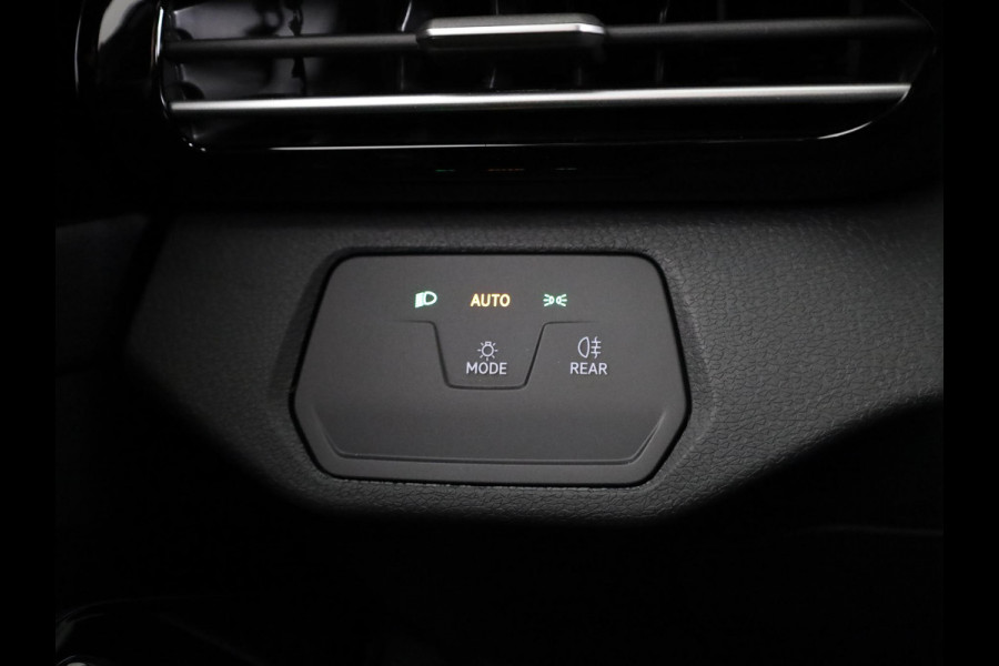 Volkswagen ID.4 Pro Limited Edition 77 kWh accu 210 kW / 286 PK SU Achteruitrijcamera | Stoelverwarming | Carplay