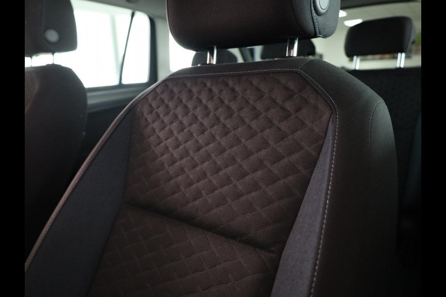 Volkswagen Tiguan 1.5 TSI ACT Comfortline Business 150 PK DSG | Trekhaak | Navigatie | Parkeersensoren V+A |