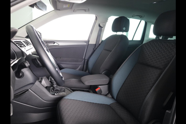 Volkswagen Tiguan 1.5 TSI ACT Comfortline Business 150 PK DSG | Trekhaak | Navigatie | Parkeersensoren V+A |