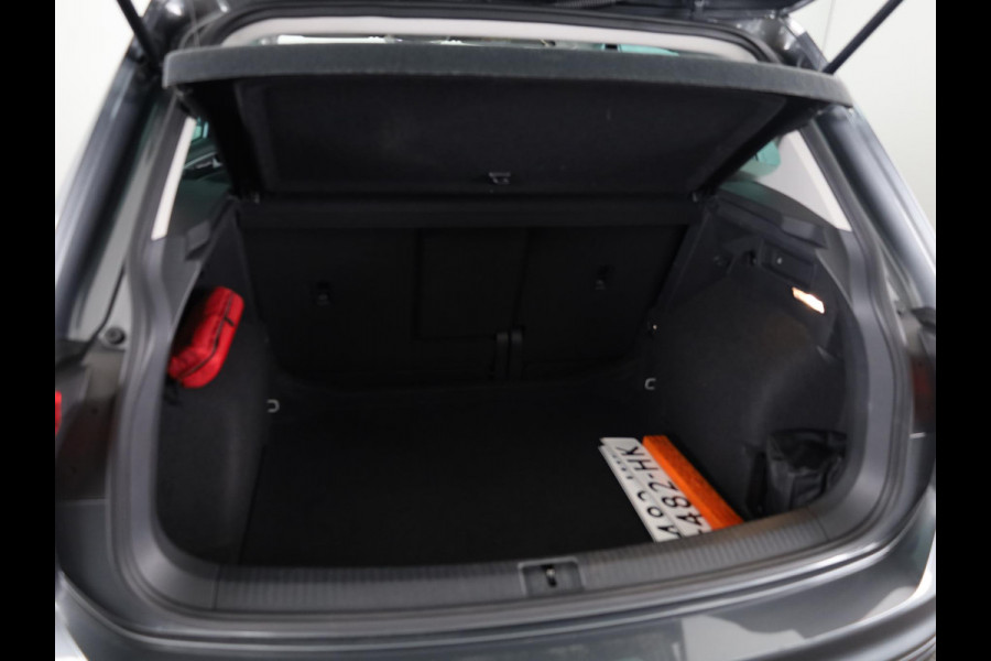 Volkswagen Tiguan 1.5 TSI ACT Comfortline Business 150 PK DSG | Trekhaak | Navigatie | Parkeersensoren V+A |