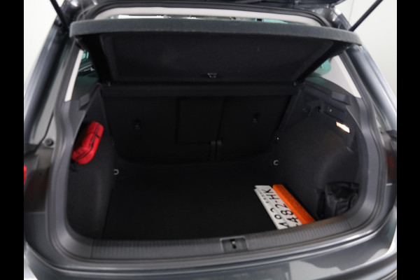 Volkswagen Tiguan 1.5 TSI ACT Comfortline Business 150 PK DSG | Trekhaak | Navigatie | Parkeersensoren V+A |