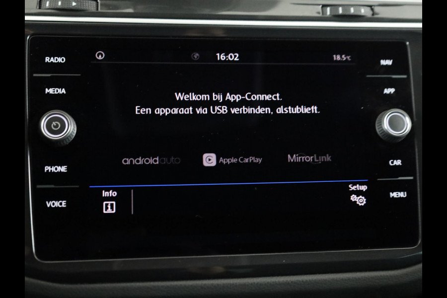 Volkswagen Tiguan 1.5 TSI ACT Comfortline Business 150 PK DSG | Trekhaak | Navigatie | Parkeersensoren V+A |