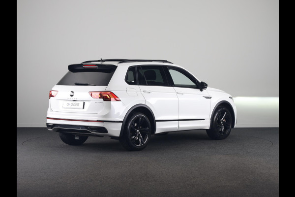 Volkswagen Tiguan 1.4 TSI eHybrid R-Line Business 245 pk Automaat (DSG) | Navigatie | Panoramadak | Parkeersensoren (Park assist) | Rondomzicht camera | Lederen bekleding | Elektr. voorstoelen met geheugen | Black Style pakket | R-Line |