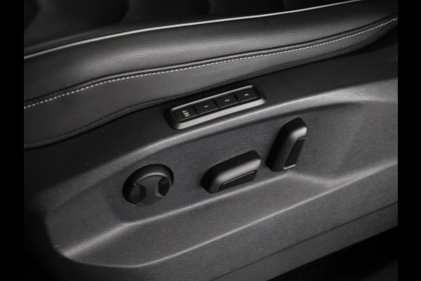 Volkswagen Tiguan 1.4 TSI eHybrid R-Line Business 245 pk Automaat (DSG) | Navigatie | Panoramadak | Parkeersensoren (Park assist) | Rondomzicht camera | Lederen bekleding | Elektr. voorstoelen met geheugen | Black Style pakket | R-Line |