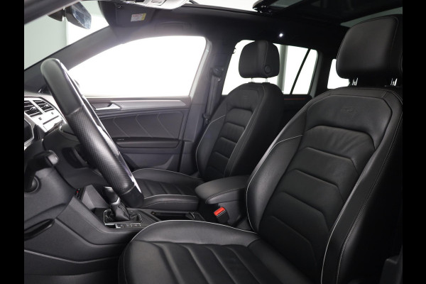 Volkswagen Tiguan 1.4 TSI eHybrid R-Line Business 245 pk Automaat (DSG) | Navigatie | Panoramadak | Parkeersensoren (Park assist) | Rondomzicht camera | Lederen bekleding | Elektr. voorstoelen met geheugen | Black Style pakket | R-Line |