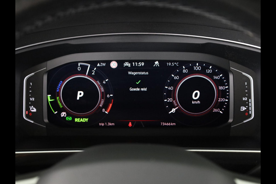 Volkswagen Tiguan 1.4 TSI eHybrid R-Line Business 245 pk Automaat (DSG) | Navigatie | Panoramadak | Parkeersensoren (Park assist) | Rondomzicht camera | Lederen bekleding | Elektr. voorstoelen met geheugen | Black Style pakket | R-Line |