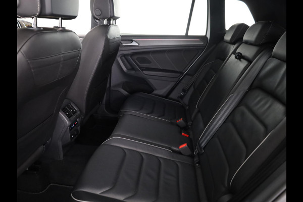Volkswagen Tiguan 1.4 TSI eHybrid R-Line Business 245 pk Automaat (DSG) | Navigatie | Panoramadak | Parkeersensoren (Park assist) | Rondomzicht camera | Lederen bekleding | Elektr. voorstoelen met geheugen | Black Style pakket | R-Line |