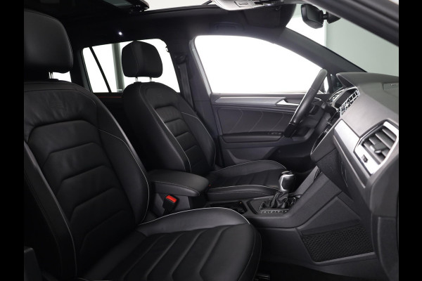 Volkswagen Tiguan 1.4 TSI eHybrid R-Line Business 245 pk Automaat (DSG) | Navigatie | Panoramadak | Parkeersensoren (Park assist) | Rondomzicht camera | Lederen bekleding | Elektr. voorstoelen met geheugen | Black Style pakket | R-Line |