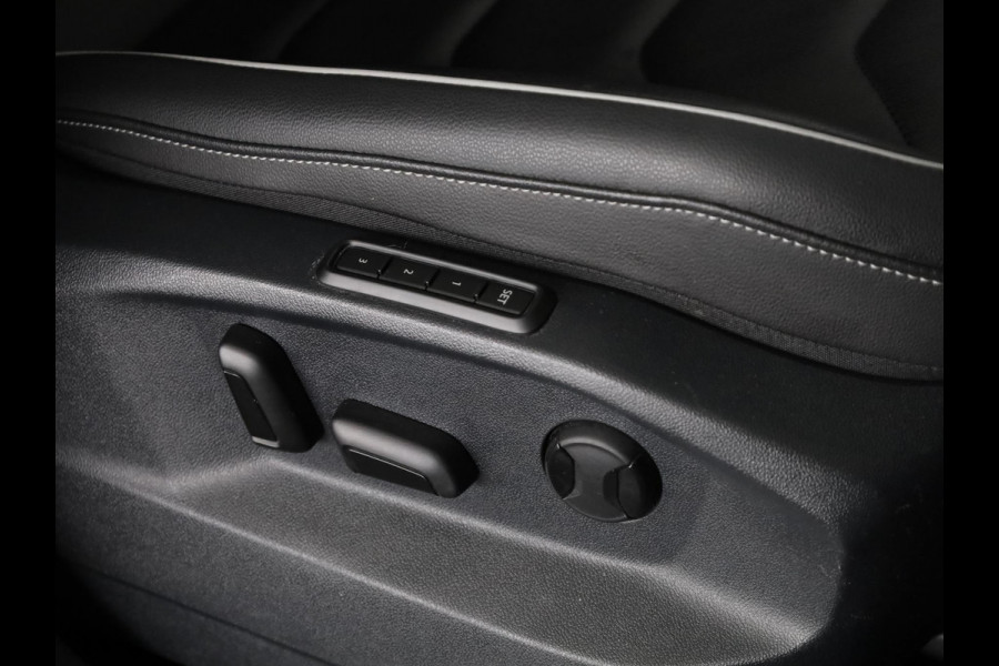 Volkswagen Tiguan 1.4 TSI eHybrid R-Line Business 245 pk Automaat (DSG) | Navigatie | Panoramadak | Parkeersensoren (Park assist) | Rondomzicht camera | Lederen bekleding | Elektr. voorstoelen met geheugen | Black Style pakket | R-Line |