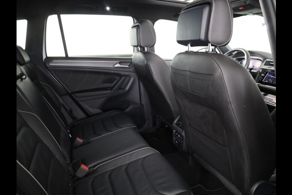 Volkswagen Tiguan 1.4 TSI eHybrid R-Line Business 245 pk Automaat (DSG) | Navigatie | Panoramadak | Parkeersensoren (Park assist) | Rondomzicht camera | Lederen bekleding | Elektr. voorstoelen met geheugen | Black Style pakket | R-Line |