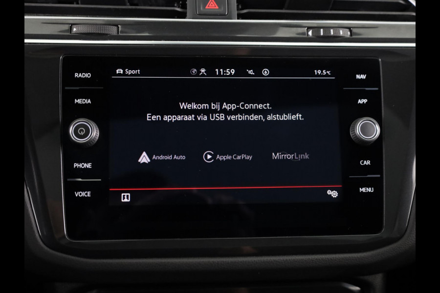 Volkswagen Tiguan 1.4 TSI eHybrid R-Line Business 245 pk Automaat (DSG) | Navigatie | Panoramadak | Parkeersensoren (Park assist) | Rondomzicht camera | Lederen bekleding | Elektr. voorstoelen met geheugen | Black Style pakket | R-Line |