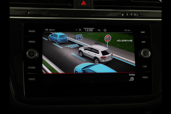 Volkswagen Tiguan 1.4 TSI eHybrid R-Line Business 245 pk Automaat (DSG) | Navigatie | Panoramadak | Parkeersensoren (Park assist) | Rondomzicht camera | Lederen bekleding | Elektr. voorstoelen met geheugen | Black Style pakket | R-Line |
