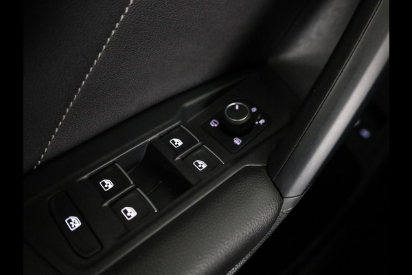 Volkswagen Tiguan 1.4 TSI eHybrid R-Line Business 245 pk Automaat (DSG) | Navigatie | Panoramadak | Parkeersensoren (Park assist) | Rondomzicht camera | Lederen bekleding | Elektr. voorstoelen met geheugen | Black Style pakket | R-Line |