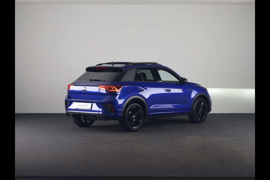 Volkswagen T-Roc 1.5 TSI R-Line 150 pk Automaat (DSG) | Verlengde garantie | Navigatie | Panoramadak | Trekhaak (afneembaar) | Parkeersensoren (Park assist) | Achteruitrijcamera | Black Style pakket | R-Line |