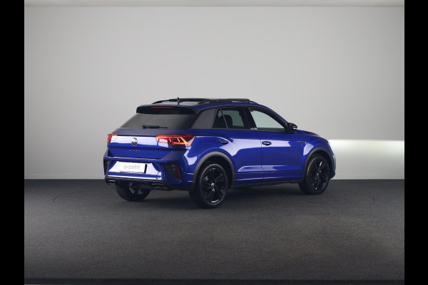 Volkswagen T-Roc 1.5 TSI R-Line 150 pk Automaat (DSG) | Verlengde garantie | Navigatie | Panoramadak | Trekhaak (afneembaar) | Parkeersensoren (Park assist) | Achteruitrijcamera | Black Style pakket | R-Line |