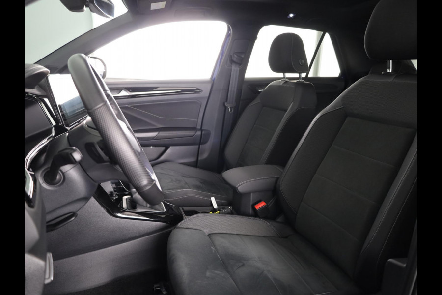 Volkswagen T-Roc 1.5 TSI R-Line 150 pk Automaat (DSG) | Verlengde garantie | Navigatie | Panoramadak | Trekhaak (afneembaar) | Parkeersensoren (Park assist) | Achteruitrijcamera | Black Style pakket | R-Line |