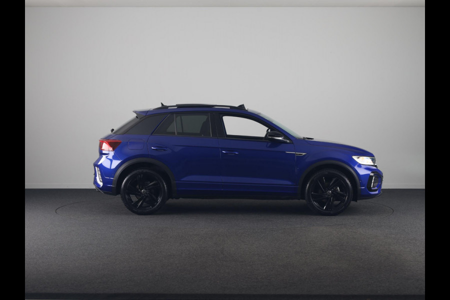 Volkswagen T-Roc 1.5 TSI R-Line 150 pk Automaat (DSG) | Verlengde garantie | Navigatie | Panoramadak | Trekhaak (afneembaar) | Parkeersensoren (Park assist) | Achteruitrijcamera | Black Style pakket | R-Line |
