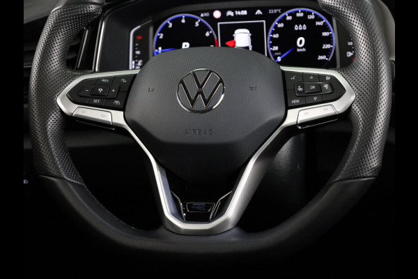 Volkswagen T-Roc 1.5 TSI R-Line 150 pk Automaat (DSG) | Verlengde garantie | Navigatie | Panoramadak | Trekhaak (afneembaar) | Parkeersensoren (Park assist) | Achteruitrijcamera | Black Style pakket | R-Line |