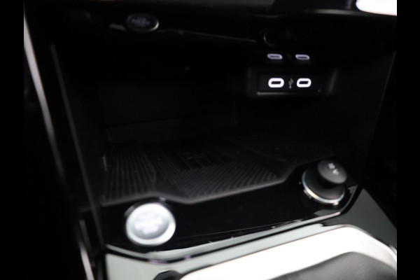 Volkswagen T-Roc 1.5 TSI R-Line 150 pk Automaat (DSG) | Verlengde garantie | Navigatie | Panoramadak | Trekhaak (afneembaar) | Parkeersensoren (Park assist) | Achteruitrijcamera | Black Style pakket | R-Line |