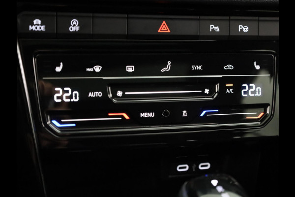 Volkswagen T-Roc 1.5 TSI R-Line 150 pk Automaat (DSG) | Verlengde garantie | Navigatie | Panoramadak | Trekhaak (afneembaar) | Parkeersensoren (Park assist) | Achteruitrijcamera | Black Style pakket | R-Line |
