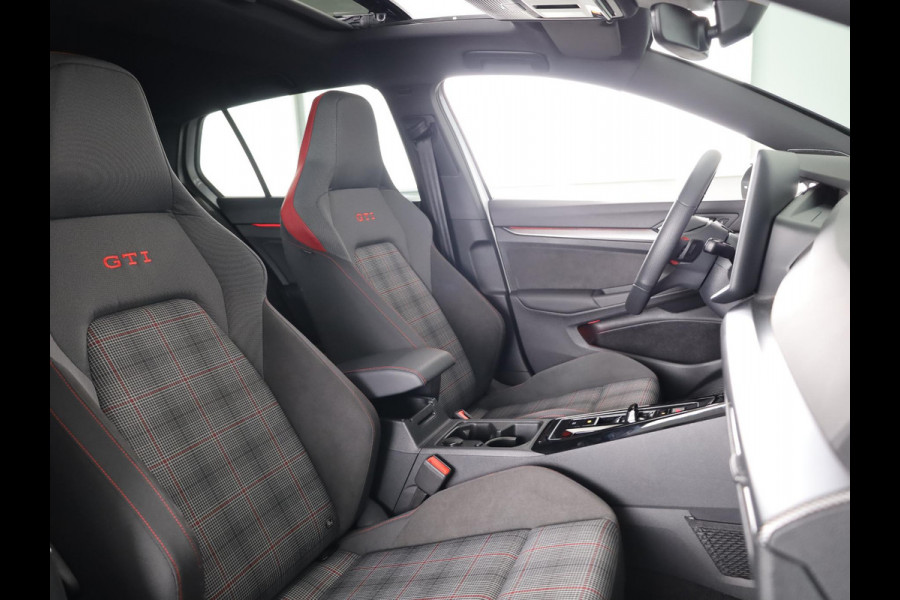 Volkswagen Golf GTI 2.0 195 kW / 265 pk TSI Hatchback 7 versn. DSG | Verlengde garantie | Panorama dak | Head up Display | Harman Kardon |