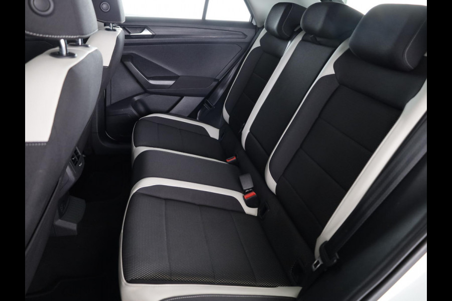 Volkswagen T-Roc 1.5 TSI Sport 150PK | Automaat (DSG) | Digitaal dashboard | Stoelverwarming | Camera