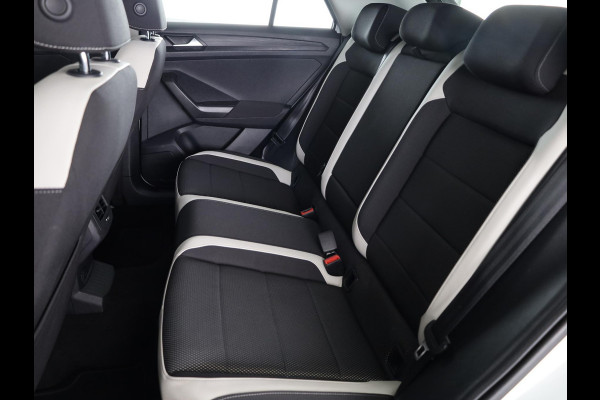 Volkswagen T-Roc 1.5 TSI Sport 150PK | Automaat (DSG) | Digitaal dashboard | Stoelverwarming | Camera