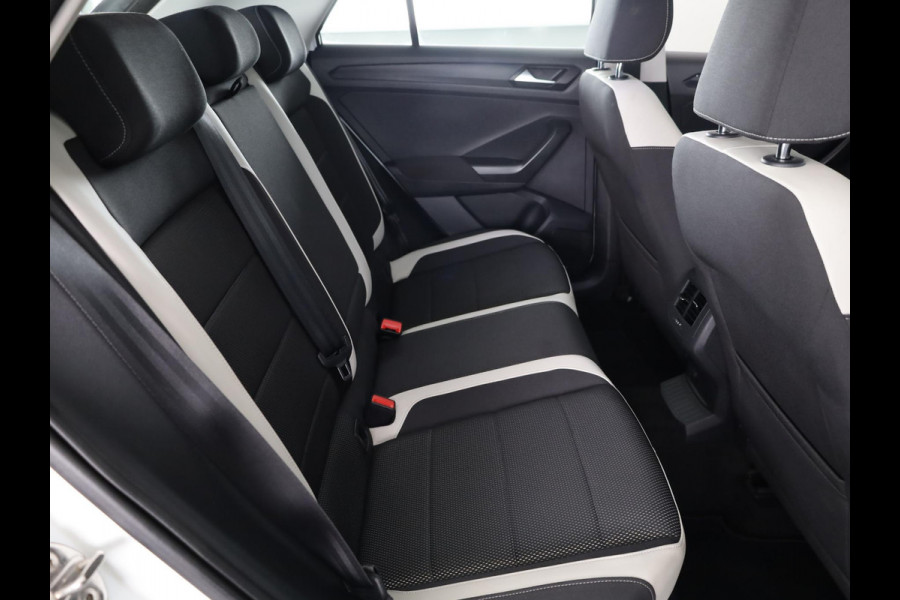 Volkswagen T-Roc 1.5 TSI Sport 150PK | Automaat (DSG) | Digitaal dashboard | Stoelverwarming | Camera