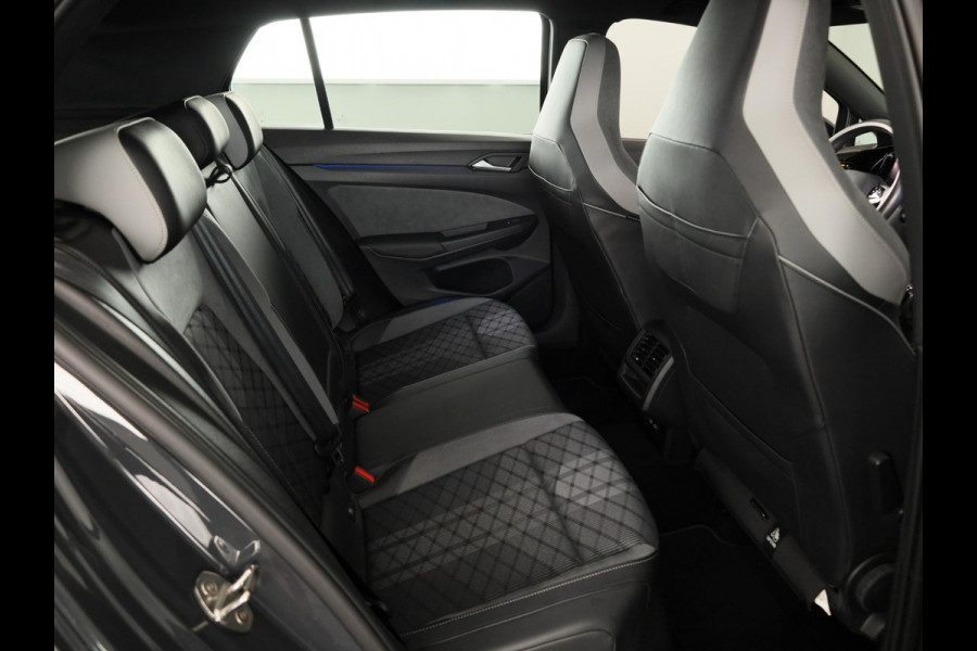 Volkswagen Golf 1.5 TSI R-Line 130 pk | Navigatie via App | Parkeersensoren | Autom. airco | Apple Carplay/Android Auto | R-Line |