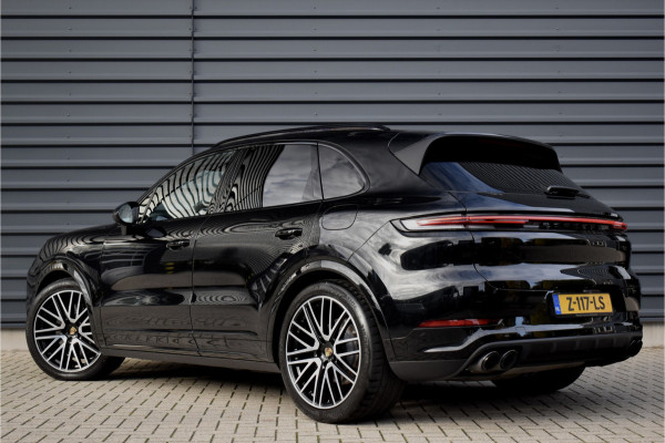 Porsche Cayenne 3.0 E-Hybrid SportDesign | Panorama | 22'' Wielen | Trekhaak | Sfeerverlichting | Luchtvering | Orig. NL |