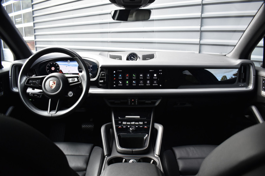 Porsche Cayenne 3.0 E-Hybrid SportDesign | Panorama | 22'' Wielen | Trekhaak | Sfeerverlichting | Luchtvering | Orig. NL |