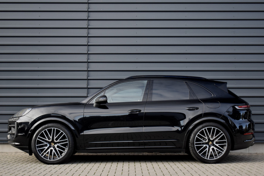 Porsche Cayenne 3.0 E-Hybrid SportDesign | Panorama | 22'' Wielen | Trekhaak | Sfeerverlichting | Luchtvering | Orig. NL |