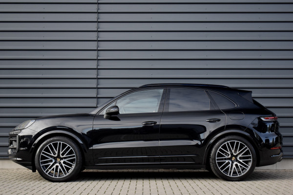 Porsche Cayenne 3.0 E-Hybrid SportDesign | Panorama | 22'' Wielen | Trekhaak | Sfeerverlichting | Luchtvering | Orig. NL |