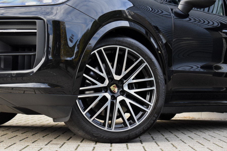 Porsche Cayenne 3.0 E-Hybrid SportDesign | Panorama | 22'' Wielen | Trekhaak | Sfeerverlichting | Luchtvering | Orig. NL |