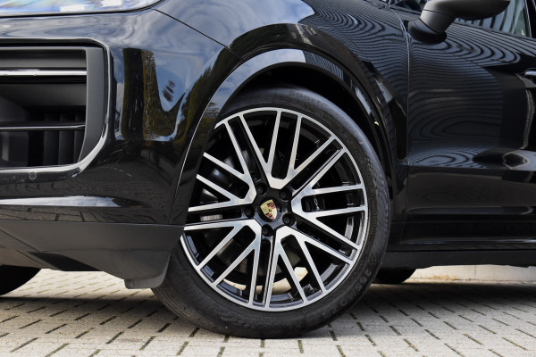 Porsche Cayenne 3.0 E-Hybrid SportDesign | Panorama | 22'' Wielen | Trekhaak | Sfeerverlichting | Luchtvering | Orig. NL |