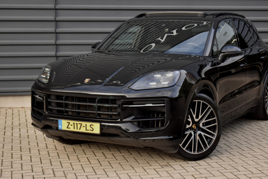 Porsche Cayenne 3.0 E-Hybrid SportDesign | Panorama | 22'' Wielen | Trekhaak | Sfeerverlichting | Luchtvering | Orig. NL |