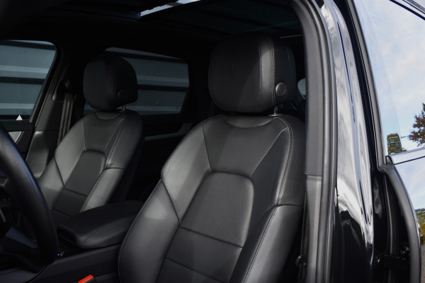 Porsche Cayenne 3.0 E-Hybrid SportDesign | Panorama | 22'' Wielen | Trekhaak | Sfeerverlichting | Luchtvering | Orig. NL |