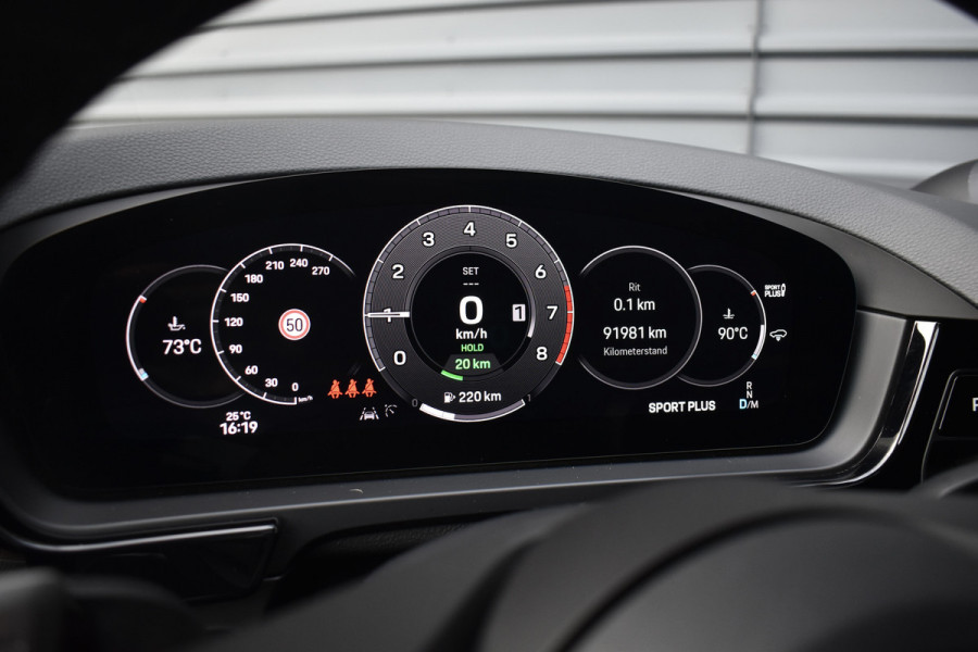 Porsche Cayenne 3.0 E-Hybrid SportDesign | Panorama | 22'' Wielen | Trekhaak | Sfeerverlichting | Luchtvering | Orig. NL |