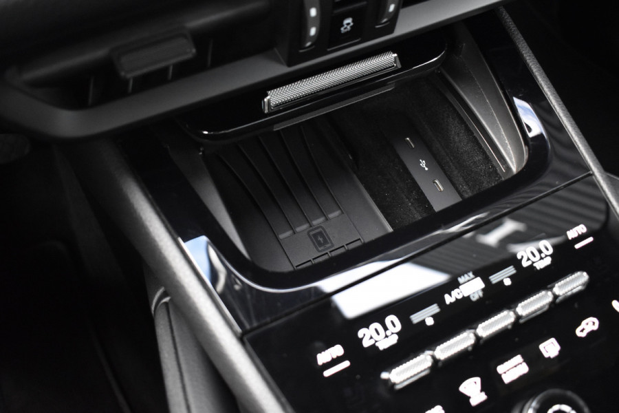 Porsche Cayenne 3.0 E-Hybrid SportDesign | Panorama | 22'' Wielen | Trekhaak | Sfeerverlichting | Luchtvering | Orig. NL |
