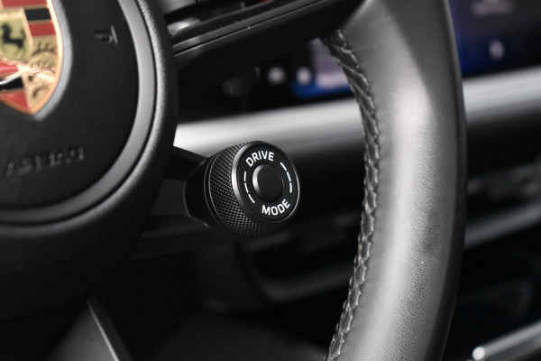 Porsche Cayenne 3.0 E-Hybrid SportDesign | Panorama | 22'' Wielen | Trekhaak | Sfeerverlichting | Luchtvering | Orig. NL |