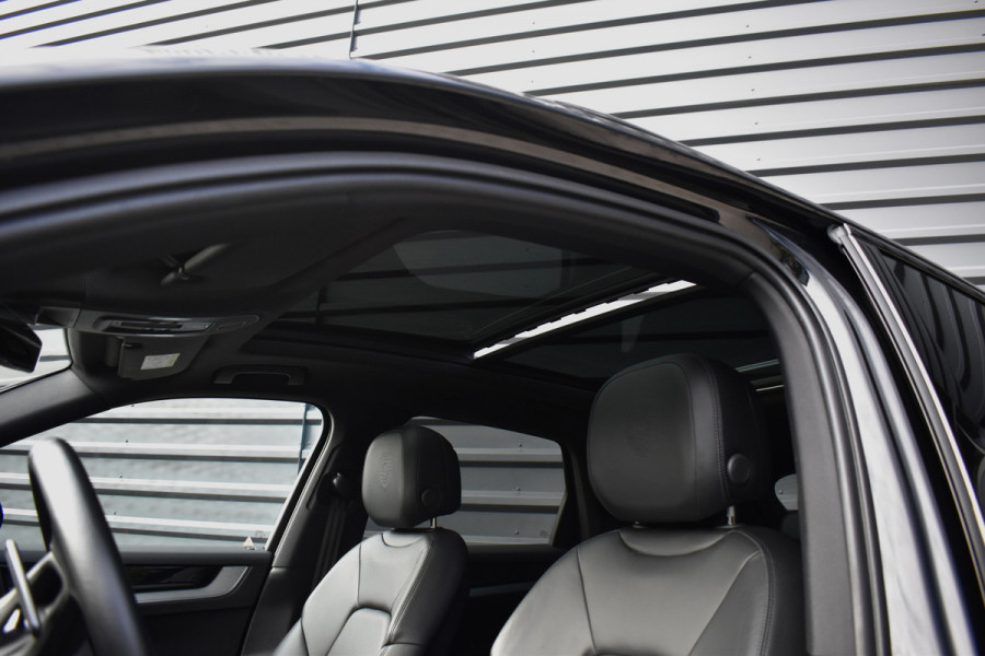 Porsche Cayenne 3.0 E-Hybrid SportDesign | Panorama | 22'' Wielen | Trekhaak | Sfeerverlichting | Luchtvering | Orig. NL |