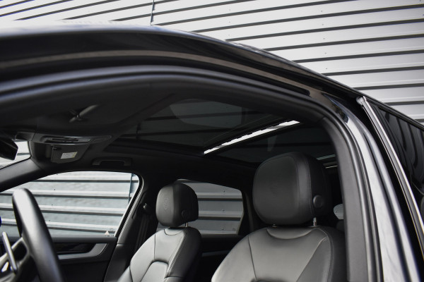 Porsche Cayenne 3.0 E-Hybrid SportDesign | Panorama | 22'' Wielen | Trekhaak | Sfeerverlichting | Luchtvering | Orig. NL |