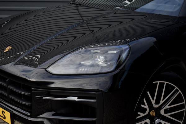 Porsche Cayenne 3.0 E-Hybrid SportDesign | Panorama | 22'' Wielen | Trekhaak | Sfeerverlichting | Luchtvering | Orig. NL |