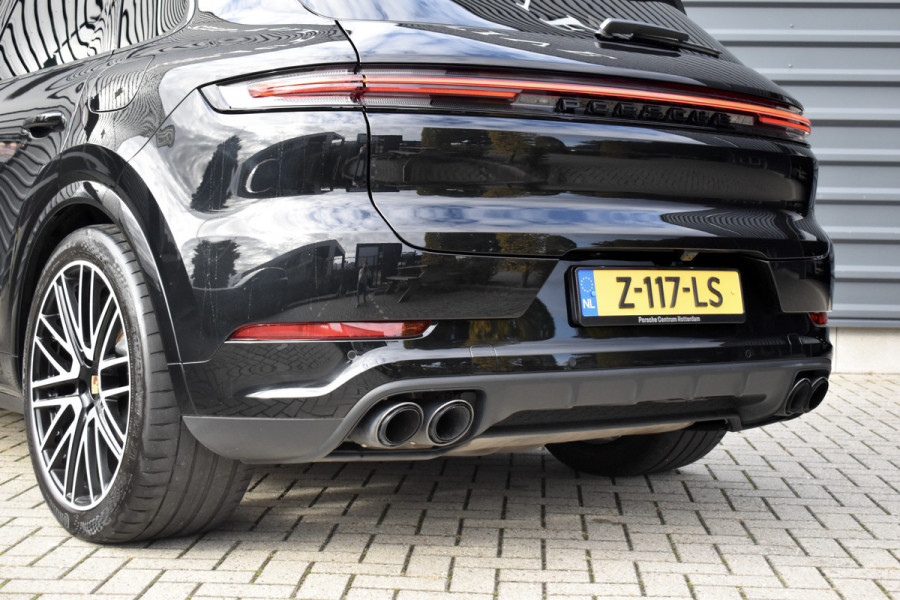 Porsche Cayenne 3.0 E-Hybrid SportDesign | Panorama | 22'' Wielen | Trekhaak | Sfeerverlichting | Luchtvering | Orig. NL |
