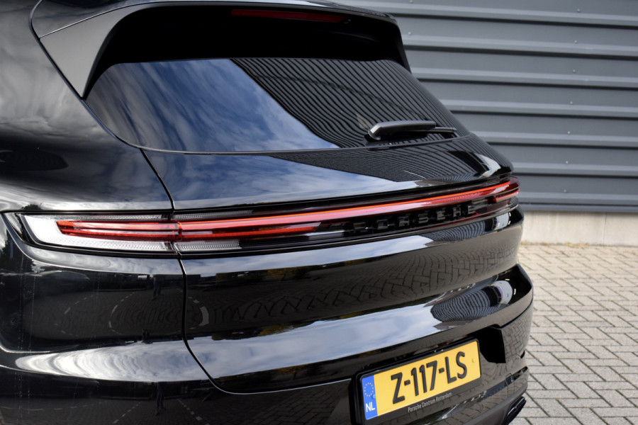 Porsche Cayenne 3.0 E-Hybrid SportDesign | Panorama | 22'' Wielen | Trekhaak | Sfeerverlichting | Luchtvering | Orig. NL |