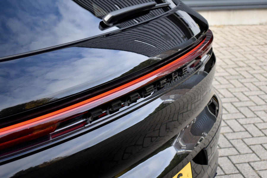 Porsche Cayenne 3.0 E-Hybrid SportDesign | Panorama | 22'' Wielen | Trekhaak | Sfeerverlichting | Luchtvering | Orig. NL |
