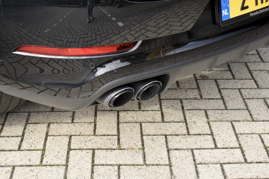 Porsche Cayenne 3.0 E-Hybrid SportDesign | Panorama | 22'' Wielen | Trekhaak | Sfeerverlichting | Luchtvering | Orig. NL |