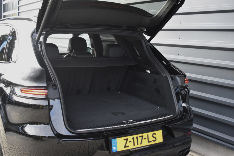 Porsche Cayenne 3.0 E-Hybrid SportDesign | Panorama | 22'' Wielen | Trekhaak | Sfeerverlichting | Luchtvering | Orig. NL |