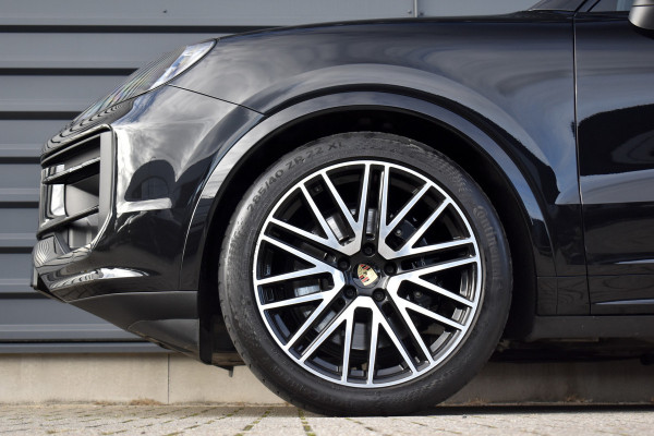 Porsche Cayenne 3.0 E-Hybrid SportDesign | Panorama | 22'' Wielen | Trekhaak | Sfeerverlichting | Luchtvering | Orig. NL |