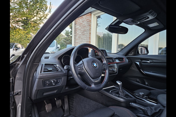 BMW 1-serie 120i Edition Sport Line Shadow High Executive Schuifdak! LED! Camera! Mooie/Nette Auto!